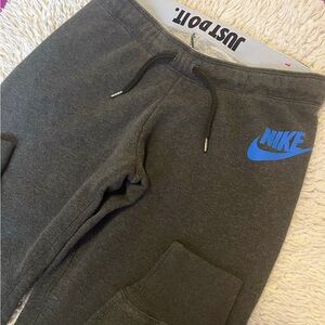 NIKE Slim Sweatpants